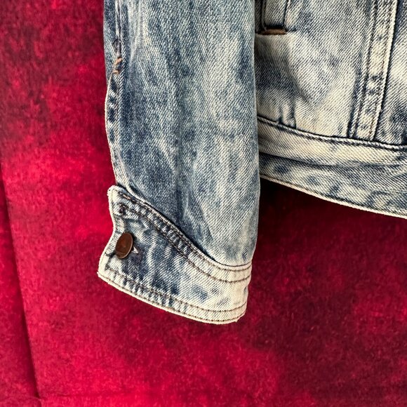 EXPRESS JEANS DENIM JACKET WOMEN'S, MEDIUM, BUTTON UP, POCKETS, DISTRESSED - Picture 2 of 14